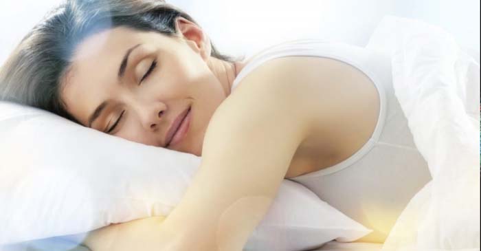 Come dormire meglio? Cos'è la melatonina e come assumerne di più, anche dal  cibo
