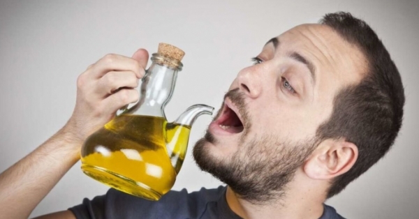 Olio extravergine d’oliva, cosa succede a chi lo beve? Ecco l’incredibile verità